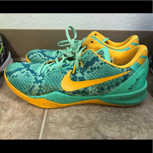 kobe 8 green and yellow